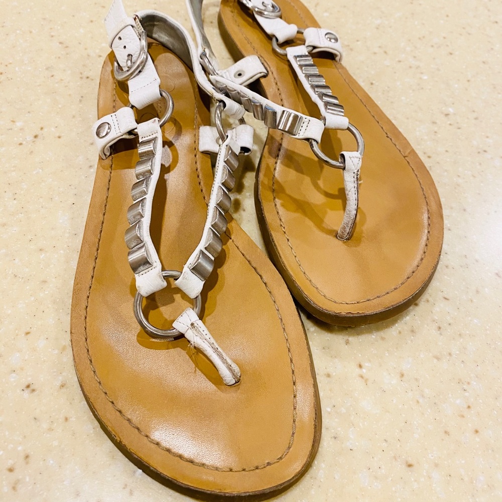EUC JESSICA SIMPSON WHITE & SILVER SANDALS